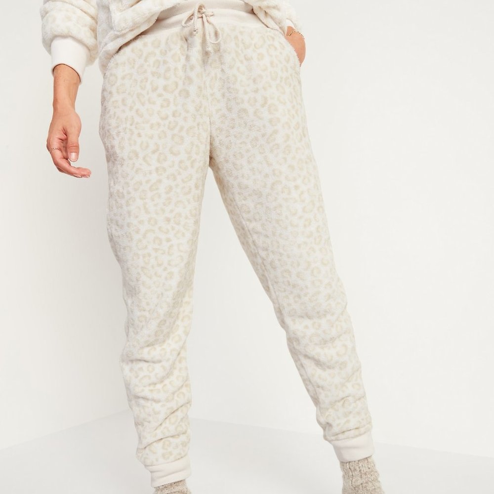 NWOT Old Navy Mid-Rise Faux Fur Cozy Joggers